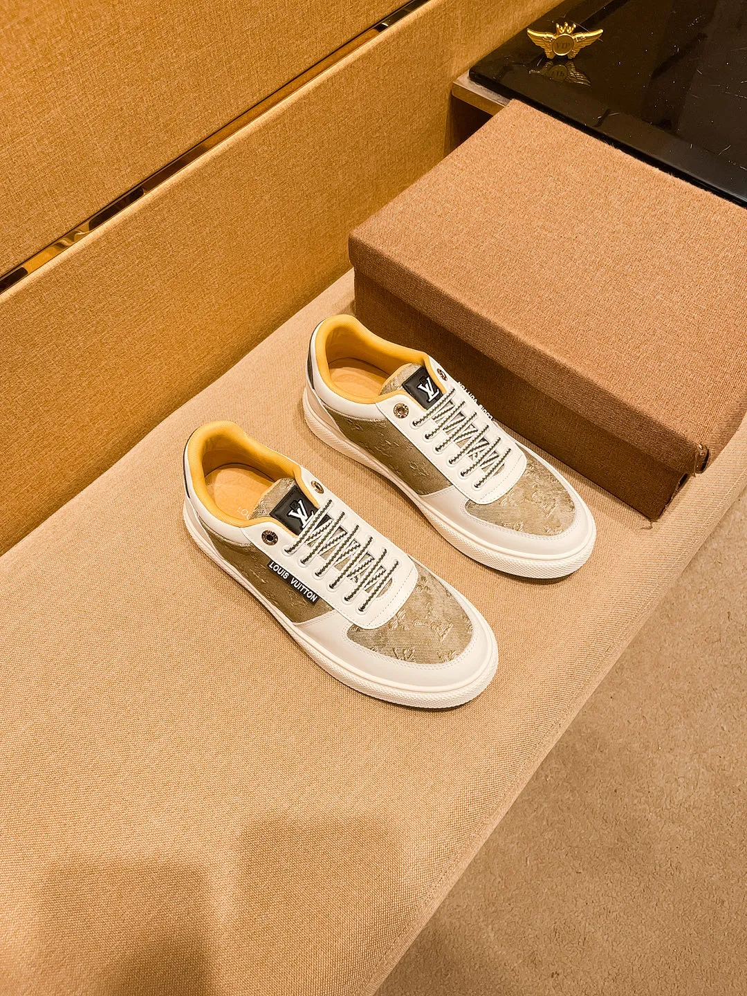 Men's shoes💰 400💰[LV]🔥Louis Vuitton, high-end men's shoes brand, official website 1:1 latest masterpiece: the upper is made of Italian imported first-layer cowhide with a comfortable and breathable lining➕original non-slip and wear-resistant outsole🔥, making walking more convenient and comfortable! An exclusive new model, a stunning work, a beautiful 1:1 replica [color] compared to the official quality! Create a fashionable personality to set off your uniqueness! A must-have for trendy men! Classic 🔥Size: 38-44 Color: 🔥 3⃣️colors available🔥.